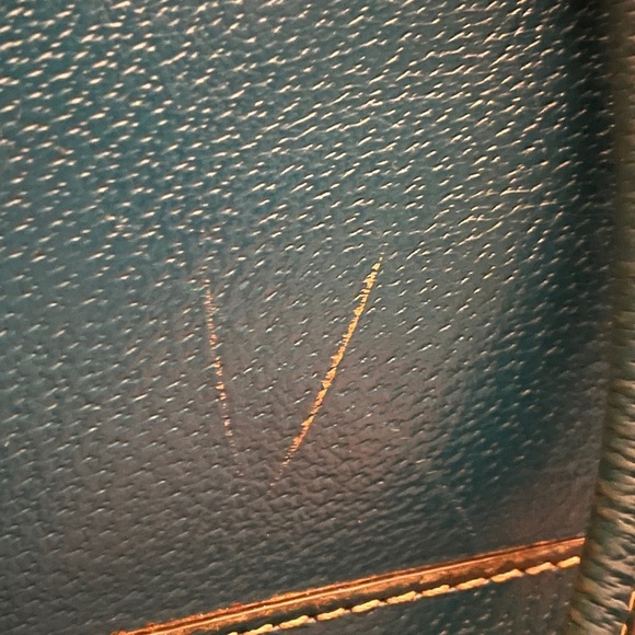 Kate Spade Medium Satchel duffle purse in a beautiful teal color - used - Picture 4 of 7